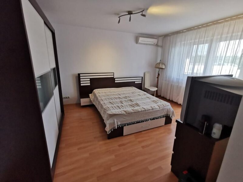Vitan Barzesti, Hotel Rin, garsoniera