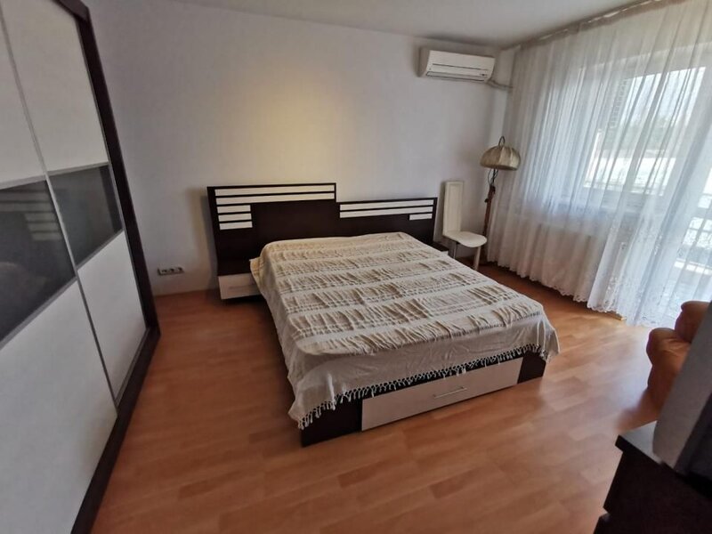 Vitan Barzesti, Hotel Rin, garsoniera