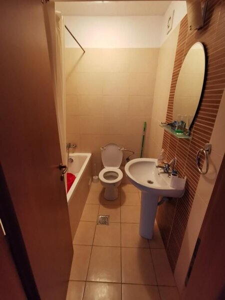 Vitan Barzesti, Hotel Rin, garsoniera